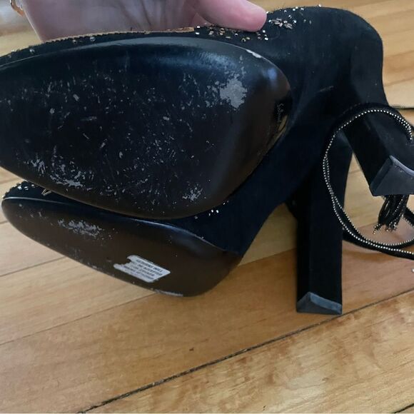 Salvatore Ferragamo black velvet pumps with ankle ties and gold embellishments - Picture 2 of 2